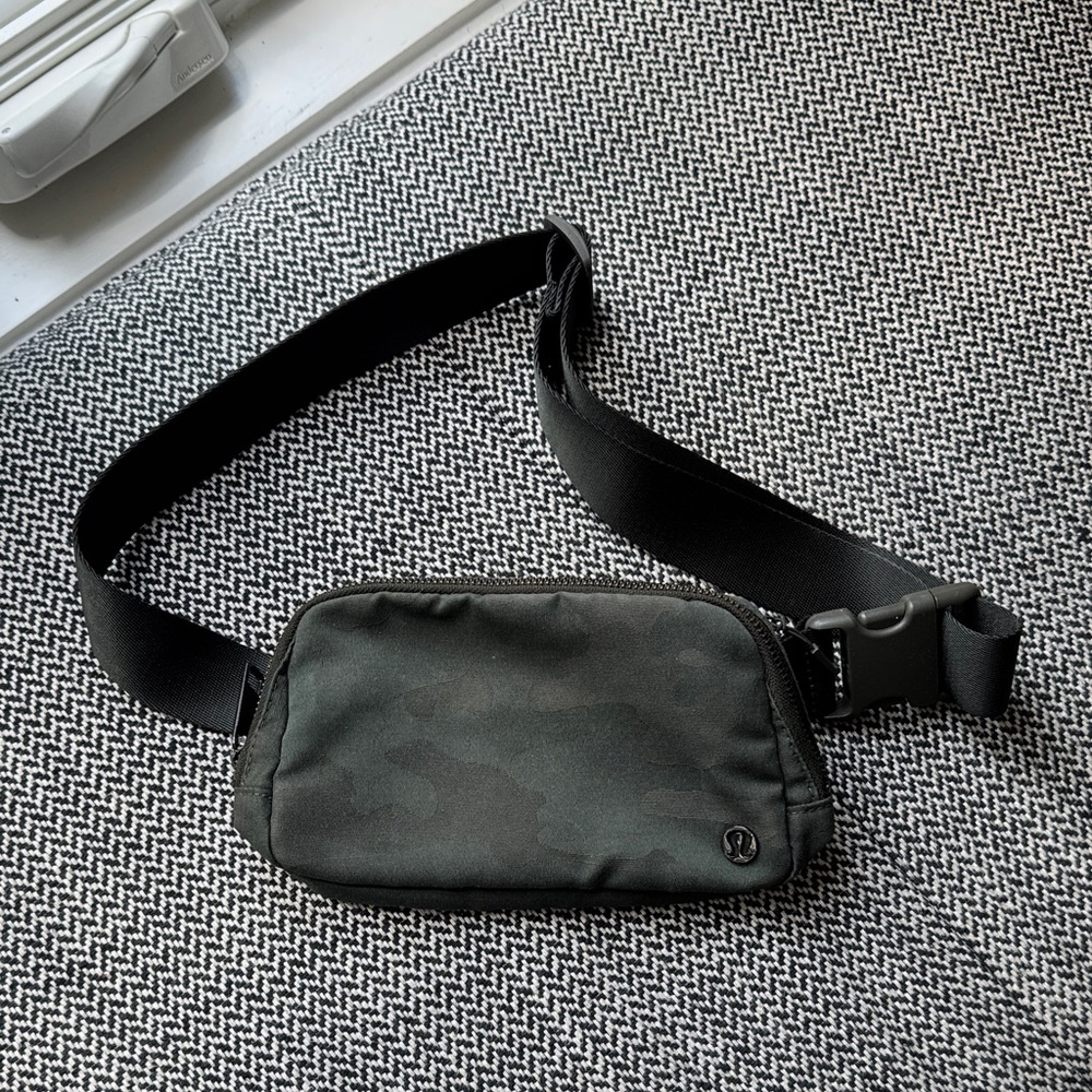 Lululemon camo belt bag